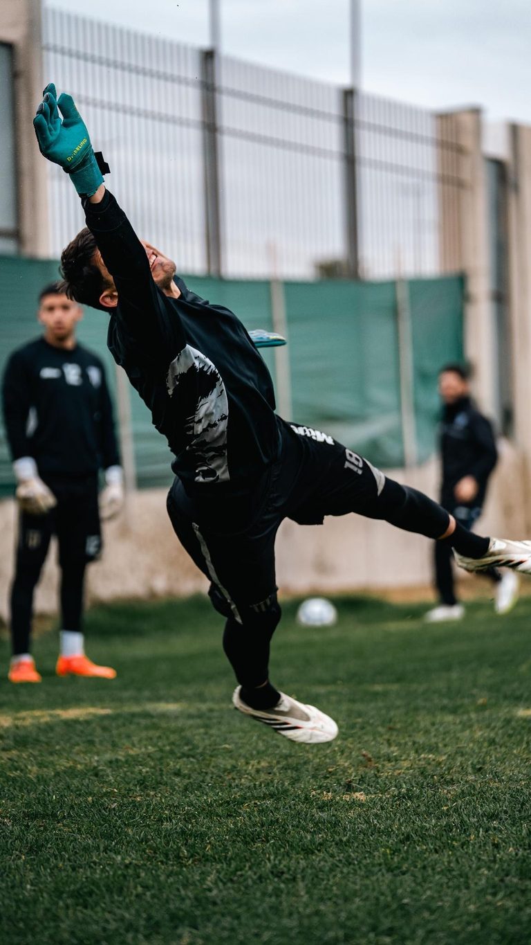 How Professional Goalkeeper Equipment Elevates Performance on the Pitch